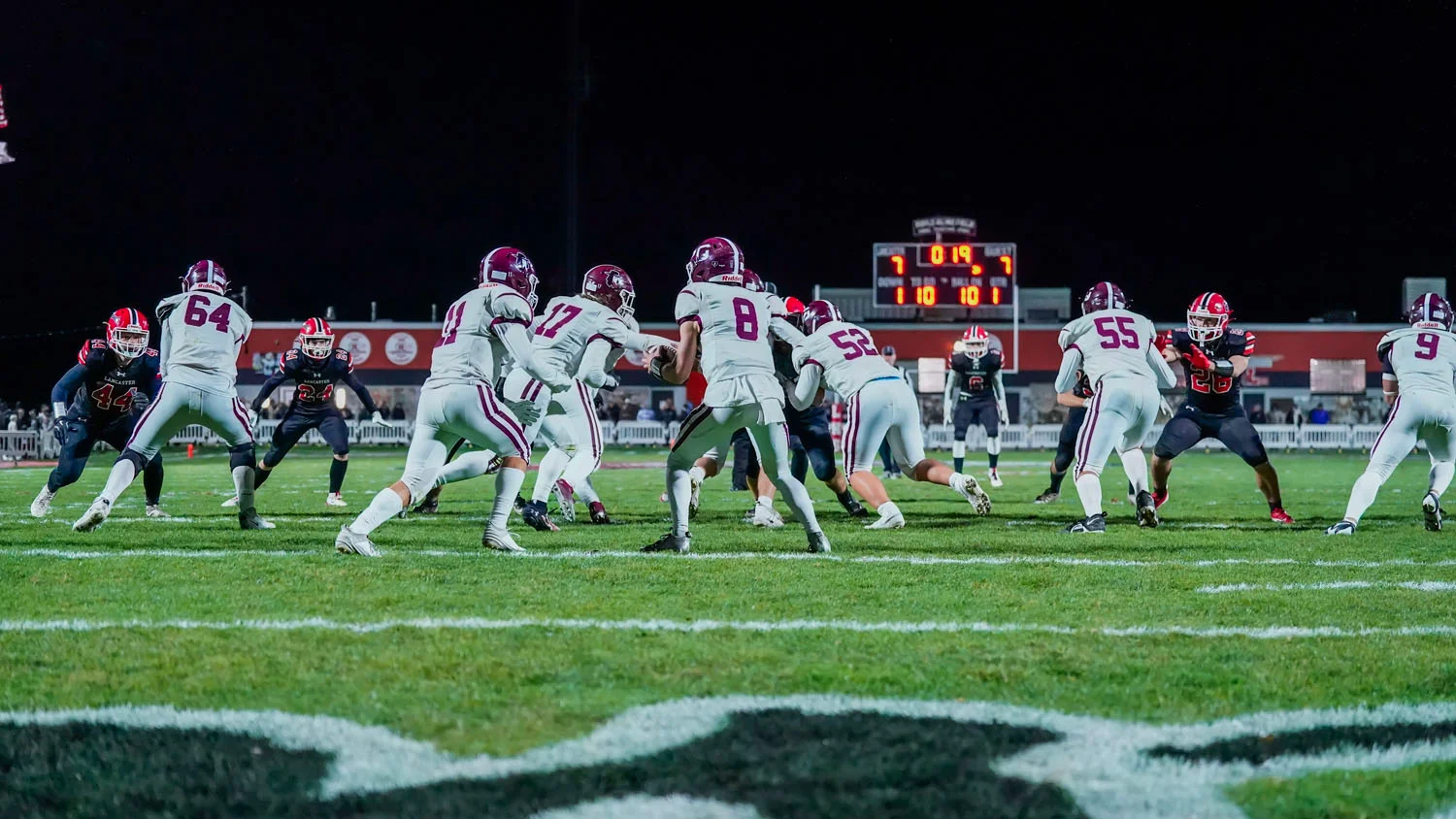 QB handing the ball off to the RB